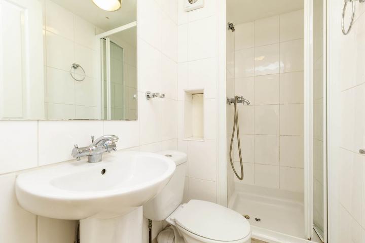 			Studio Apartment, 1 bath, 1 reception Studio			 Callcott Road, KILBURN